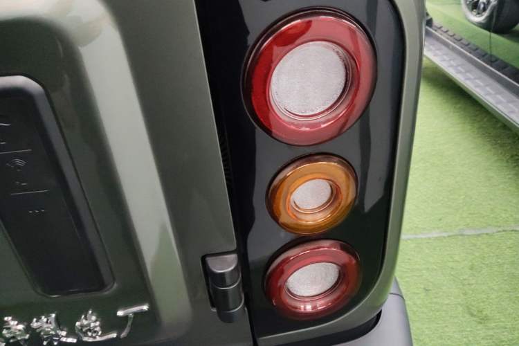 Used 212 T01 2024 2.0T Explorer