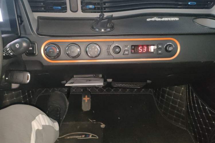 Used Wuling Hongguang MINIEV 2022 Easy Version Lithium Iron Phosphate Audio And AC Panel