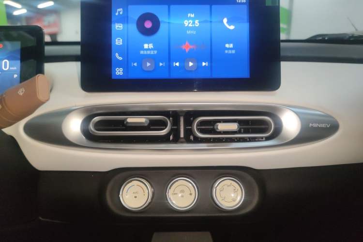 Used Wuling Hongguang MINIEV 2025 Four-Door Version Premium Edition Audio And AC Panel