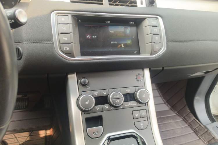 Used Land Rover Range Evoque 2018 240PS PURE Style Edition Audio And AC Panel