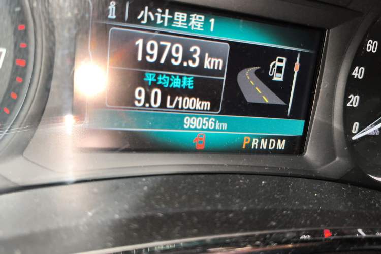 Used Buick Encore 2016 18T Automatic All-Wheel-Drive Flagship Model Odometer Close Up