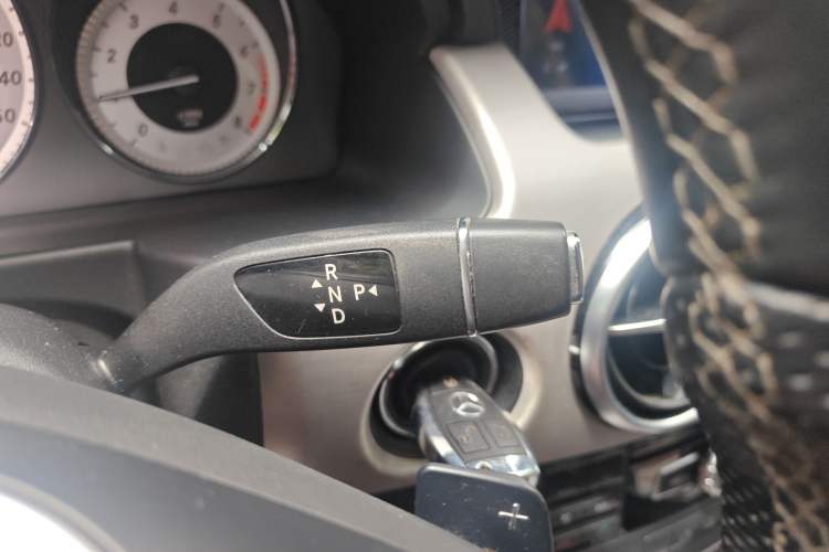 Used Mercedes-Benz GLK-Class 2013 GLK 300 4MATIC Dynamic Sunroof Model Gear Lever