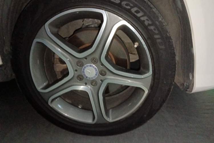 Used Mercedes-Benz GLK-Class 2015 GLK 300 4MATIC Fashion Edition Ultimate Version Right Front Wheel Hub