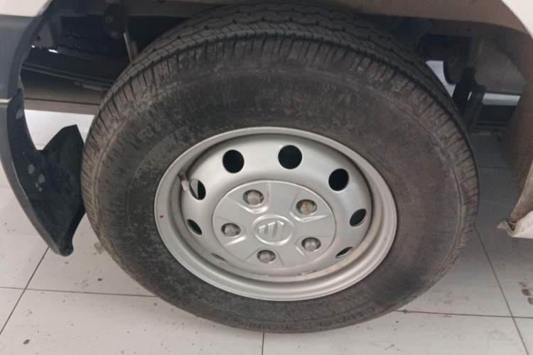 Used Foton Toano 2023 2.0T Manual Urban Version Short Wheelbase Mid-Height Design with Single Rear Tire—5/6/9 Seater Right Rear Wheel Hub