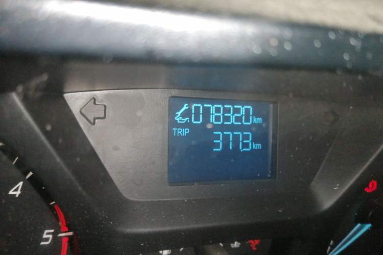 Used Ford Transit 2017 2.0T Diesel Multi-Purpose Commercial Vehicle Short Wheelbase Low Roof China V Standard Odometer Close Up