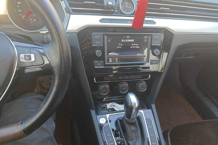 Used Volkswagen Magotan 2018 330TSI DSG Advanced Model Audio And AC Panel