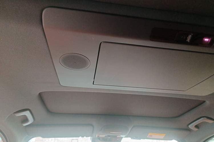 Used Li Auto L8 2024 Ultra Model Headliner