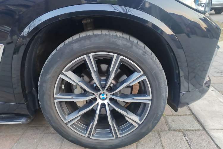 Used BMW X5 2022 xDrive 30Li Luxury M Sport Package
