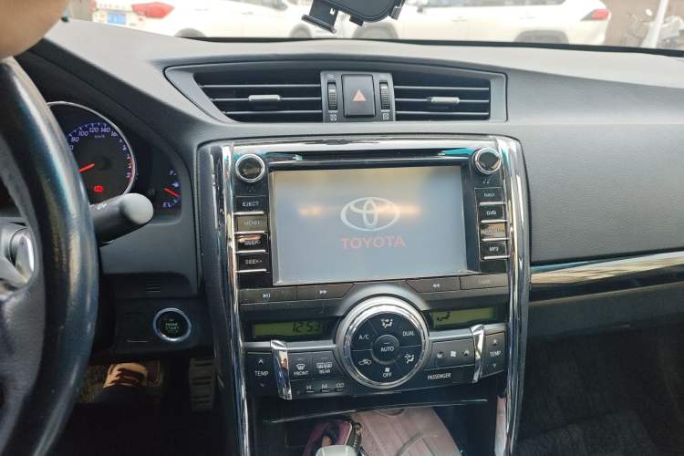 Used Toyota Reiz 2010 2.5V Fashion Elite Edition Audio And AC Panel