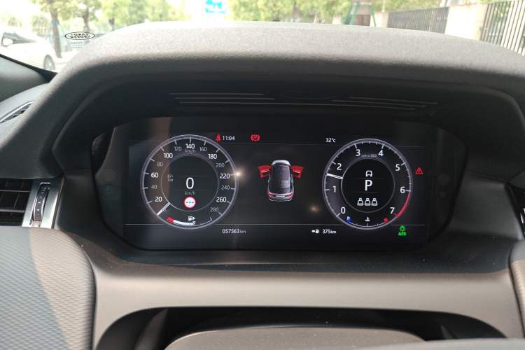 Used Land Rover Discovery Sport 2020 249 PS R-Dynamic Performance Edition Instrument Cluster