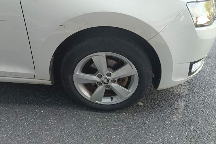 Used Skoda Rapid Spaceback 2016 Revised 1.6L Manual Chuanxing Edition Right Front Wheel Hub