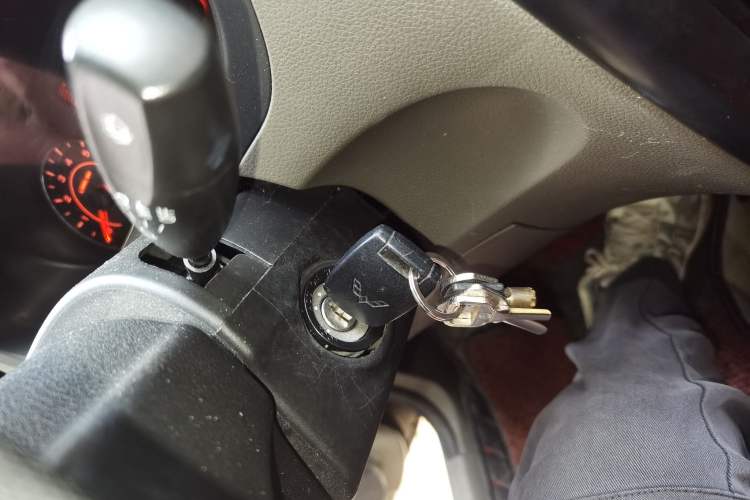 Used Wuling Rongguang V 2016 1.2L Practical Version Vehicle Key