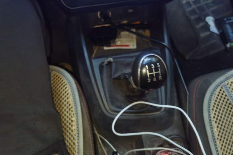 Used Dongfeng Fengon 380 2022 1.5L Comfort-Class Passenger Vehicle (Steel Spring) with 8 Seats