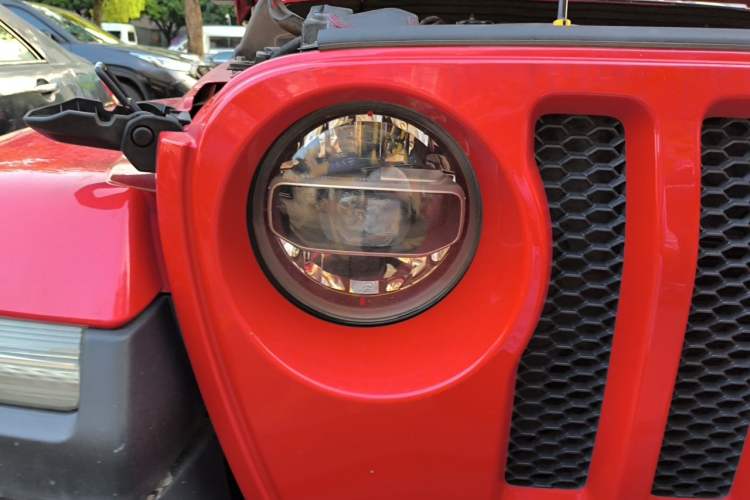 Used Jeep Wrangler 2019 2.0T Sahara Four-Door Version China VI Emission Standard
