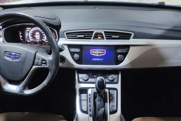 Used Geely Auto Emgrand X7 Sport 2016 1.8TD Automatic All-Wheel-Drive ZhiZun Edition Audio And AC Panel