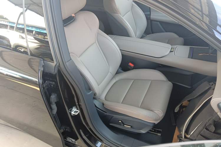 Used Lynk & Co Z10 2025 71 kWh 602 km Range Rear-Wheel Drive Pro
