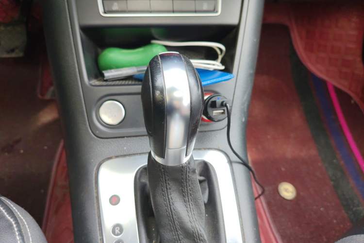 Used Volkswagen Tiguan 2016 300TSI Automatic Two-Wheel Drive Luxury Edition Gear Lever