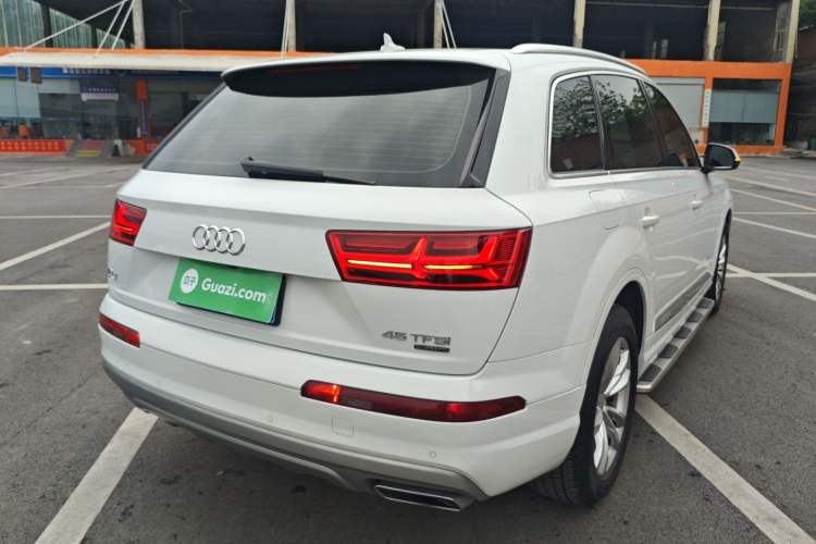 Used Audi Q7 2018 45 TFSI Technology Edition Rear Right 45 Deg