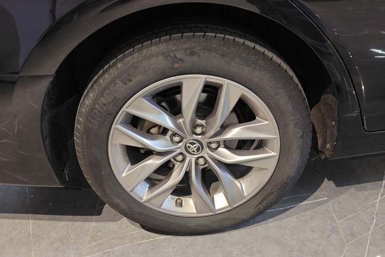 Used Toyota Avalon 2019 2.5L Ambition Version China VI Standard Right Rear Wheel Hub