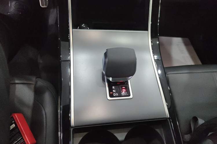 Used Land Rover Range Rover Velar 2024 Dynamic SE