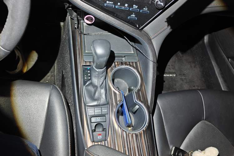 Used Toyota Camry 2018 2.5G Luxury Edition Gear Lever