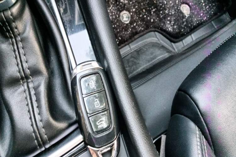 Used Mazda Mazda 3 Axela 2019 Cloud-Controlled Version Sedan 1.5L Automatic Luxury Trim China V Standard
