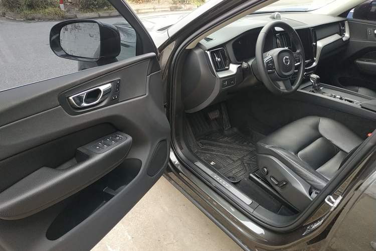 Used Volvo XC60 2019 T5 4x4 Smart Edition China VI Standard
