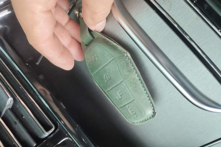 Used BYD Tang New Energy 2024 DM-i Glory Edition 112KM Prestige Model Interior 1