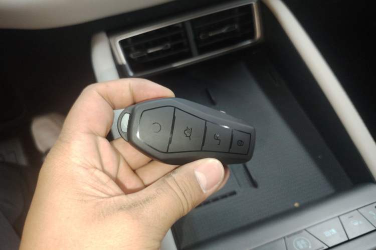 Used BYD Yuan UP 2025 Intelligent Driving Version 401 km Leading Edition Vehicle Key