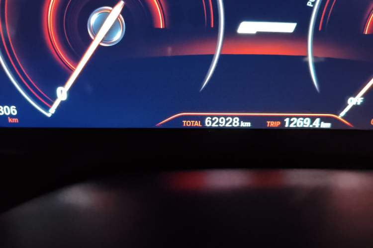 Used BMW 5 Series New Energy 2019 530Le Luxury Package Odometer Close Up