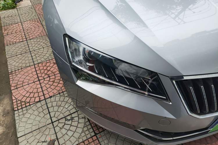 Used Skoda Superb 2018 TSI280 DSG Comfort Edition China V Standard Right Front Headlight