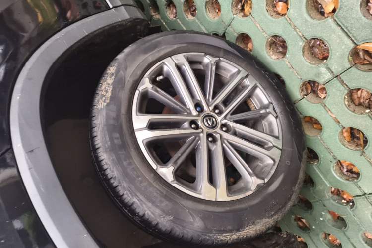 Used CHANGAN CS75 PLUS 2021 1.5T Automatic Luxury Version Right Front Wheel Hub