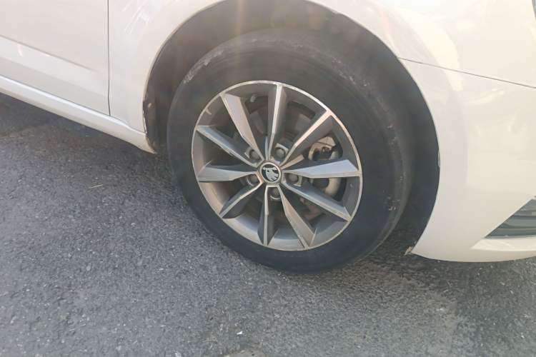 Used Skoda Octavia 2019 1.5L Automatic SmartDrive Comfort Edition China V Standard Right Front Wheel Hub