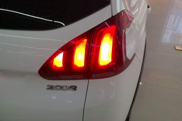 Used Peugeot 2008 2018 1.6L Automatic Fashion Edition Exterior 6