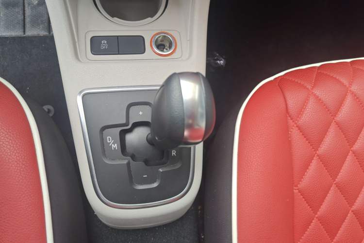 Used Volkswagen up! 2015 1.0L move up!
