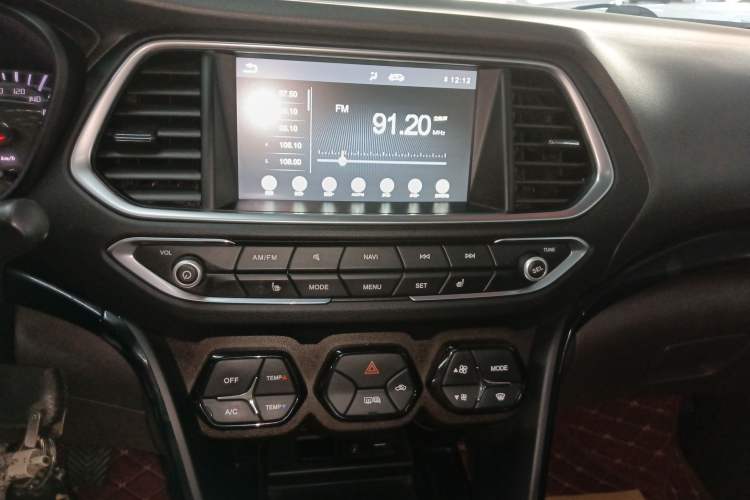 Used GAC Trumpchi GS4 2017 235T Manual Two-Wheel Drive Luxury Edition Audio And AC Panel