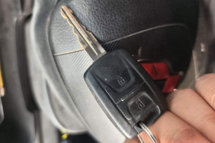 Used Wuling Hongguang V 2021 1.5L Jingqu Edition Enclosed-Window Vehicle LAR Vehicle Key