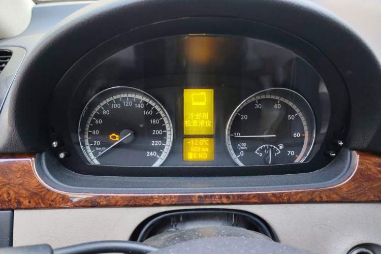 Used Mercedes-Benz Viano 2011 2.5L Navigator Edition