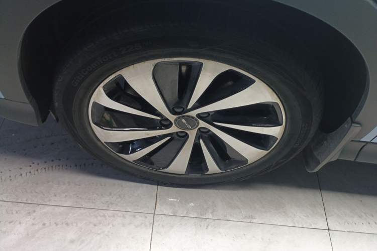 Used BYD Song PLUS New Energy 2023 Champion Edition DM-i 110KM Flagship PLUS Left Front Wheel Hub