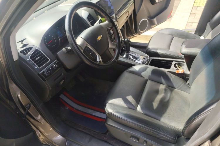 Used Chevrolet Captiva 2015 2.4L 4x4 Flagship Edition 7-Seater
