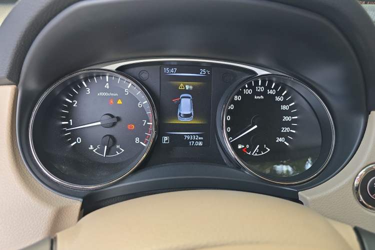 Used Nissan X-Trail 2014 2.5L CVT Leading Edition 4WD
