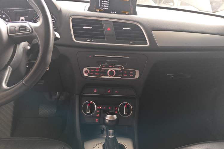 Used Audi Q3 2016 30 TFSI Fashion Model Audio And AC Panel