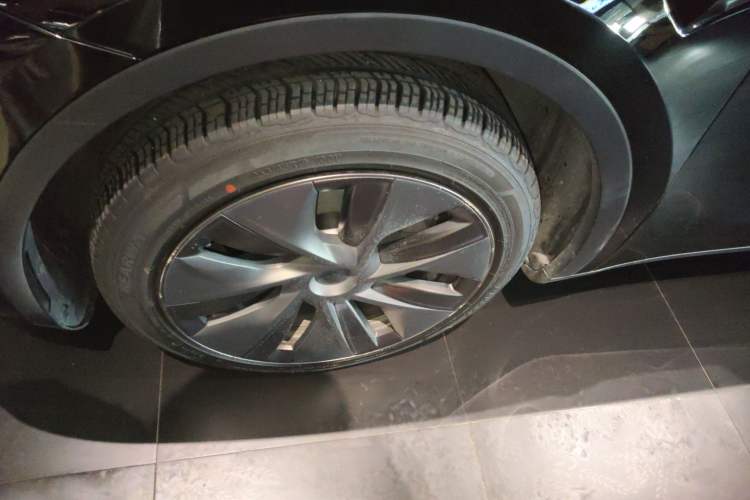 Used Tesla Model Y 2023 Rear-Wheel-Drive Version Left Front Wheel Hub