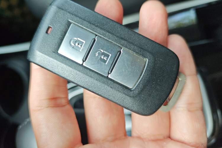 Used Mitsubishi Outlander 2018 2.0L Two-Wheel Drive Glory Edition 5 Seats
