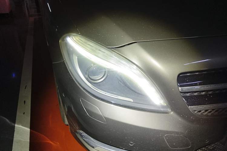 Used Mercedes-Benz B-Class 2013 B 260 Exterior 6