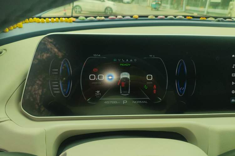 Used ORA Good Cat 2023 401 km Standard Range Luxury Version Lithium Iron Phosphate
