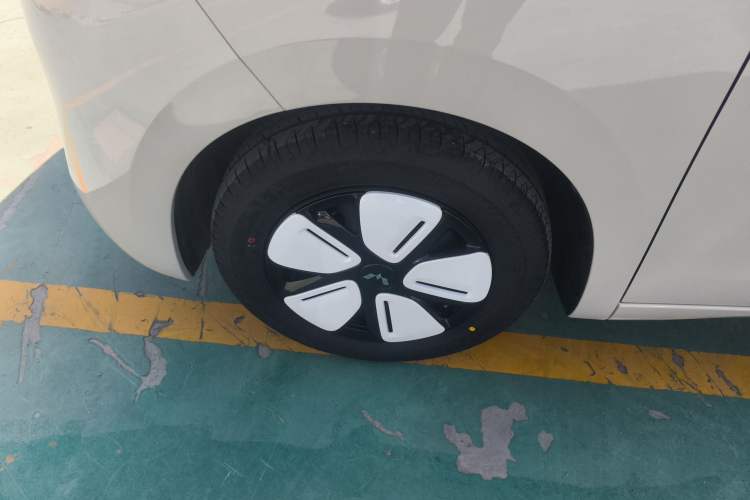 Used Wuling Hongguang MINIEV 2025 Four-Door Version Advanced Edition Left Front Wheel Hub