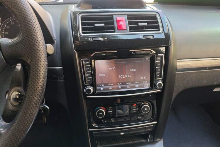 Used Haval H5 Classic 2013 Zhizun Edition 2.0T Manual Two-Wheel Drive Entry-Level Model