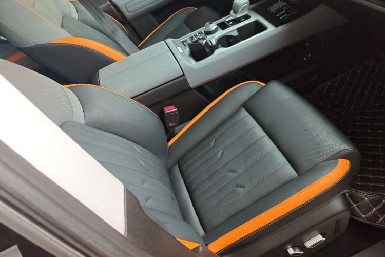 Used BAIC Off-Road BJ40 2024 2.0T All-New Urban Hunter Edition Chivalrous Style