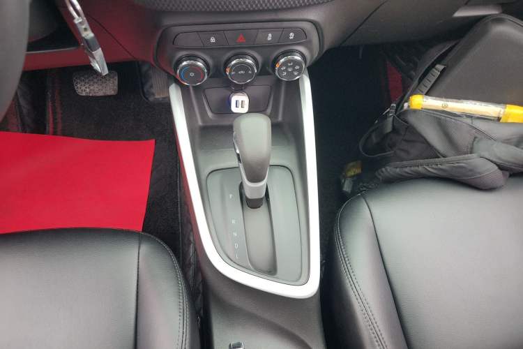 Used Chevrolet Cavalier 2020 325T Automatic Enjoyment Edition Gear Lever